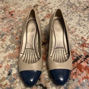 Easy Spirit Two-Toned Heels